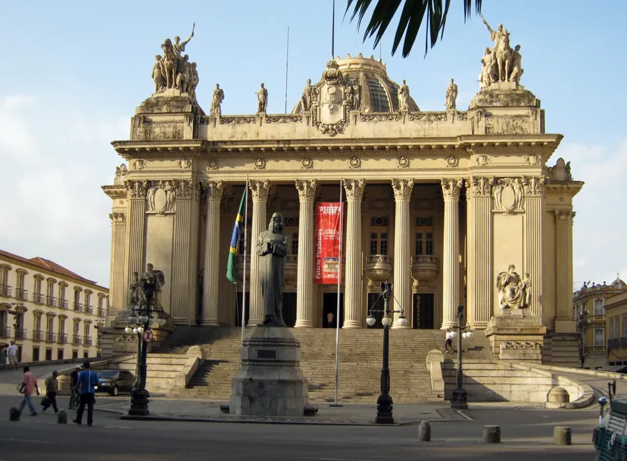 Palácio Tiradentes, sede histórica da Assembleia do Rio. Foto: Halley Pacheco de Oliveira, via Wikimedia Commons, CC BY-SA 3.0