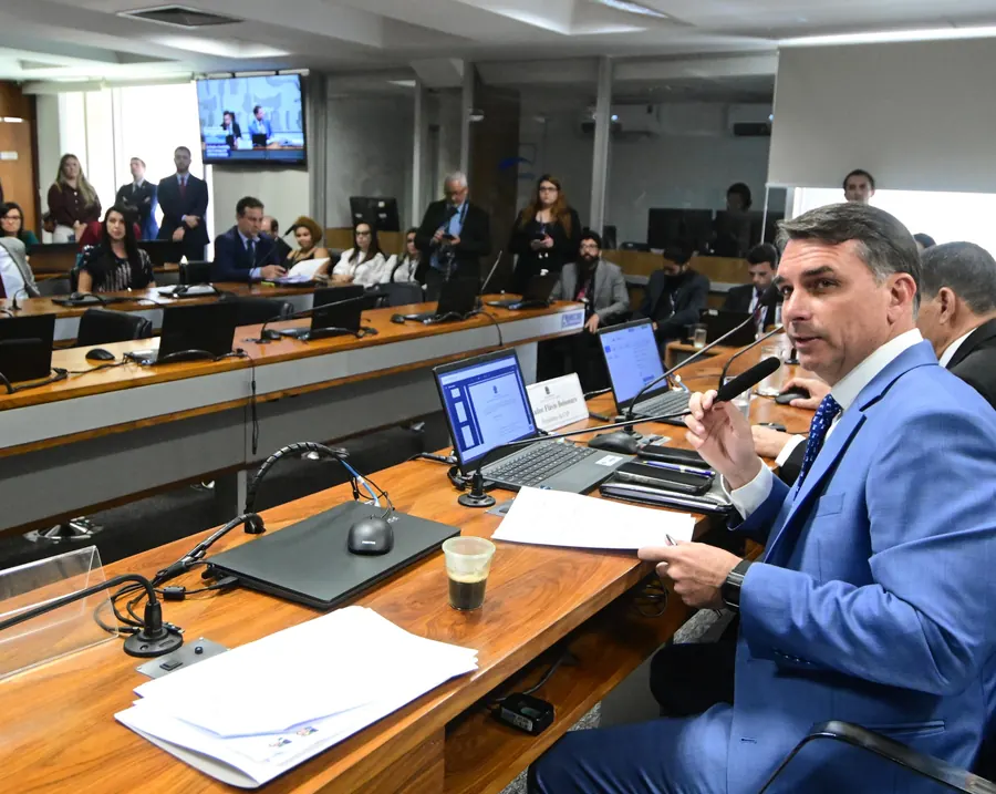 Flávio Bolsonaro preside a Comissão de Segurança Pública do Senado, 1º/9/2026. Foto: Geraldo Magela/Agência Senado, CC BY-SA 4.0