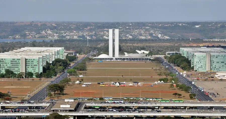 Esplanada dos Ministérios, em Brasília. Foto: Cayambe, via Wikimedia Commons, CC BY-SA 3.0