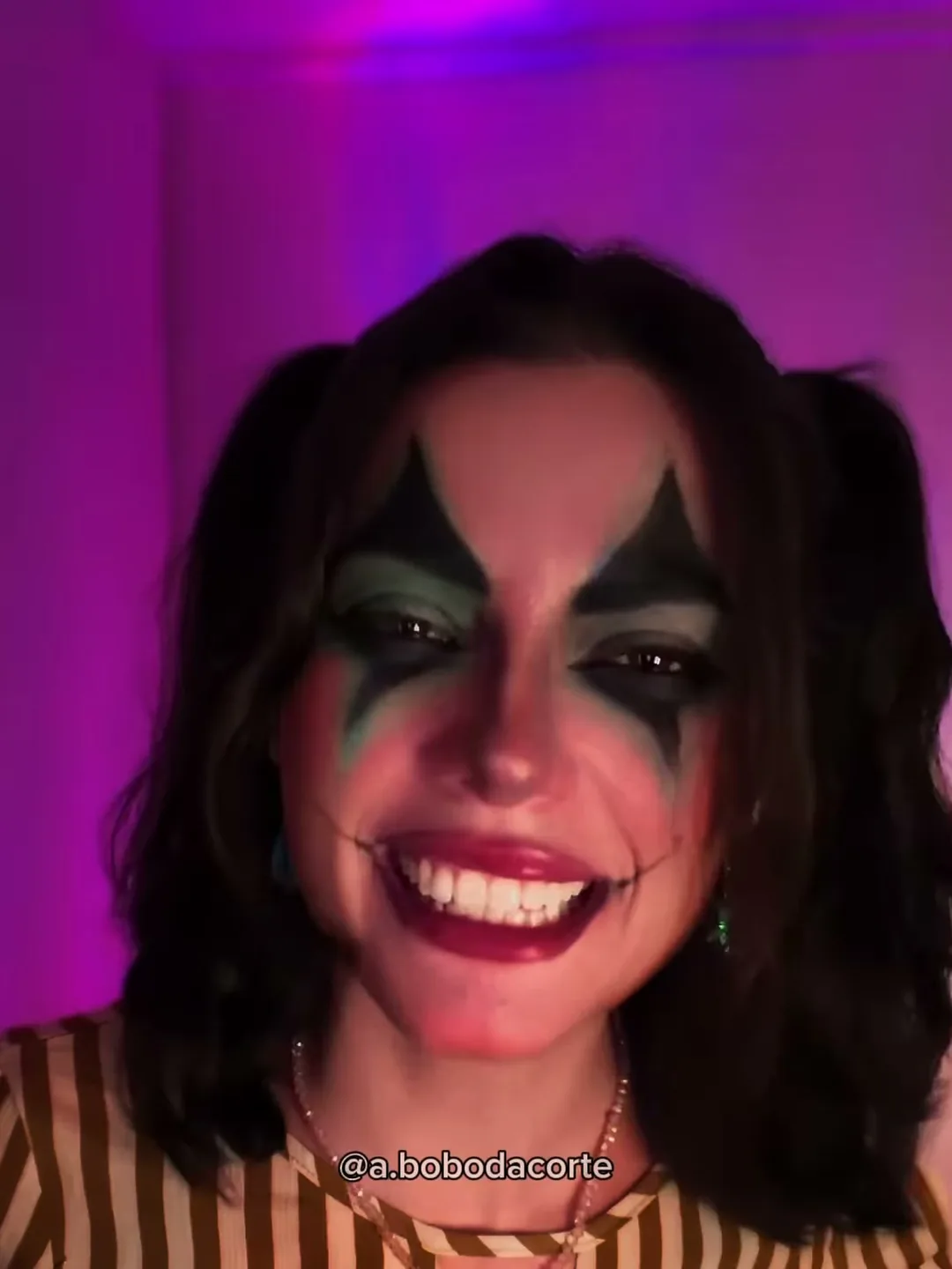 A Bobo da Corte no Ep. 07, A Bobo Errada. Reprodução/Instagram @kathzaparoli e @a.bobodacorte