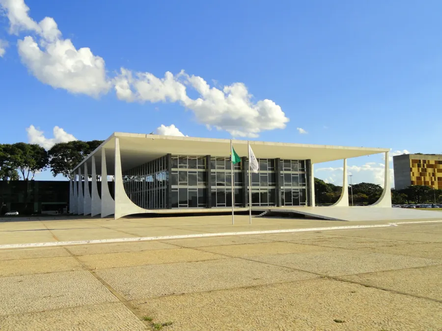 Fachada do STF em Brasília, 29/05/2012. Daderot, CC0