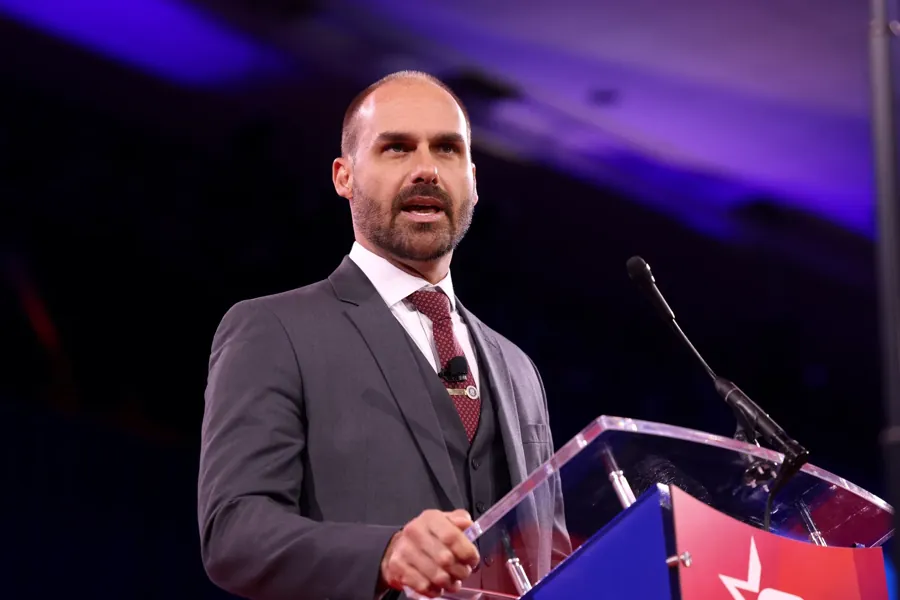 Eduardo Bolsonaro na CPAC, Maryland (EUA), 20/02/2025. Gage Skidmore, CC BY-SA 2.0