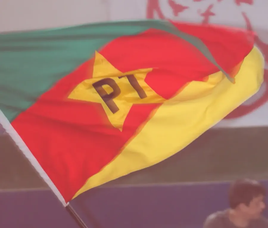 Bandeira do PT no congresso da juventude do partido, 27/8/2015. Foto: Lula Marques/Agência PT, CC BY 2.0