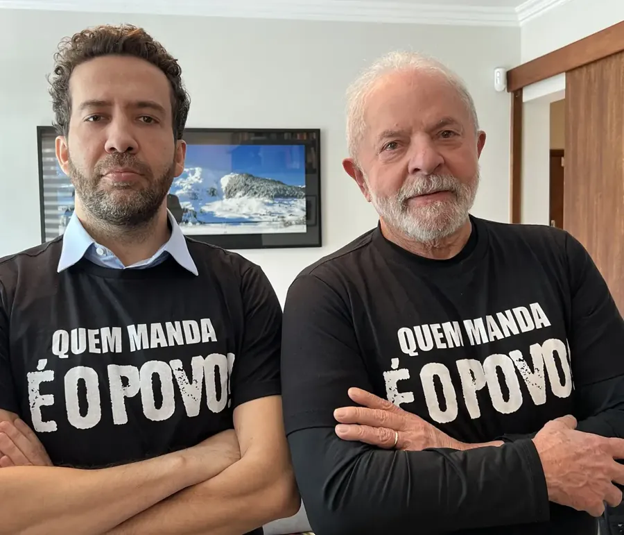Lula e André Janones, 13/8/2022. Foto: Ricardo Stuckert/Lula Oficial, CC BY-SA 4.0