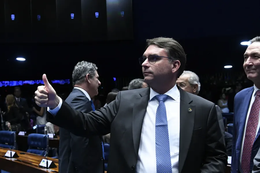 Flávio Bolsonaro no plenário do Senado. Foto: Agência Senado, via Wikimedia Commons, CC BY 2.0