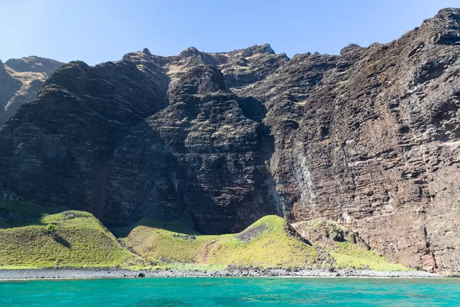 Costa de Na Pali, em Kauai, a ilha onde fica o rancho de Zuckerberg. A foto mostra a ilha, não o rancho