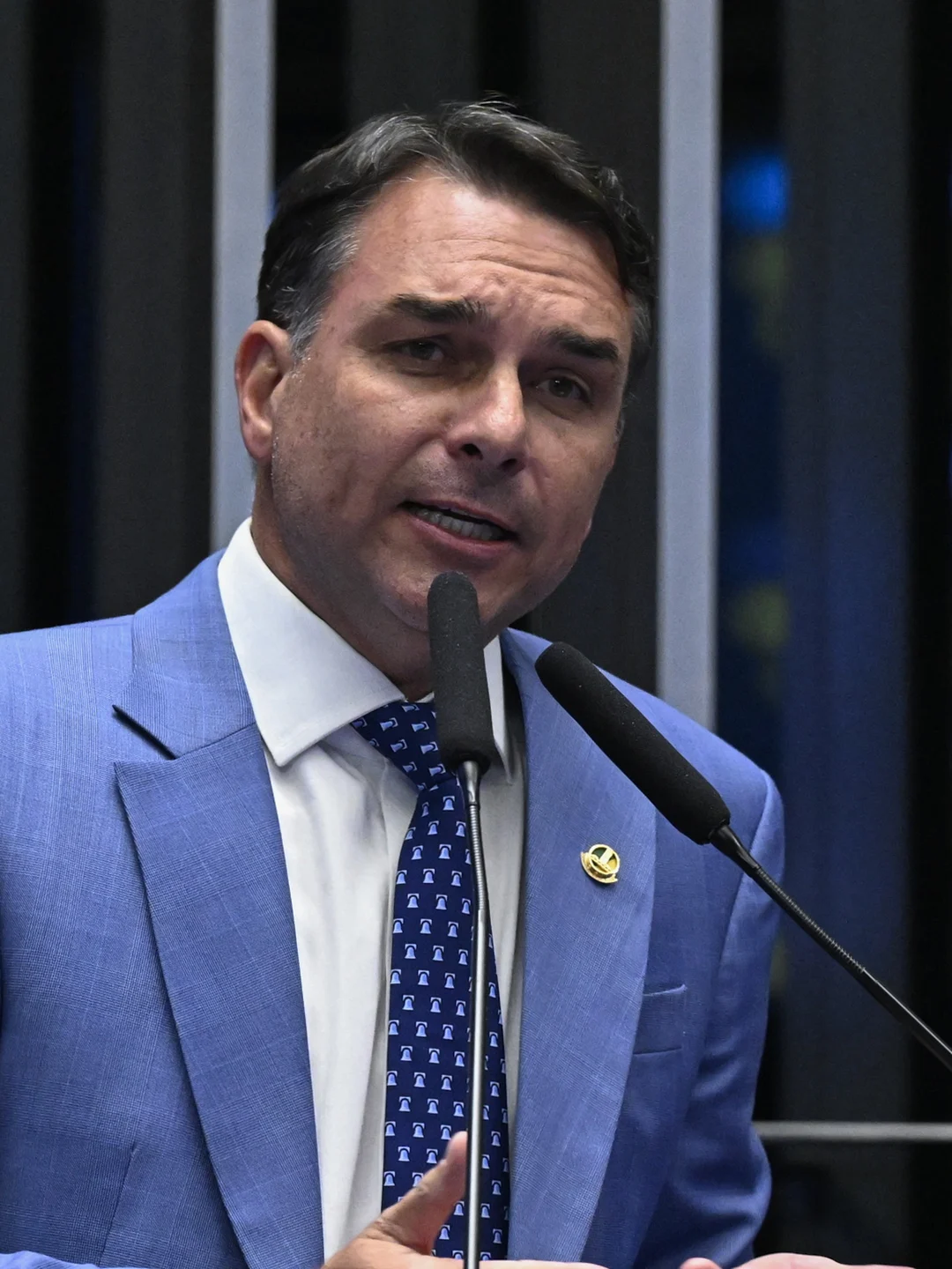 Flávio Bolsonaro na tribuna do Senado, em 2026. Carlos Moura / Agência Senado, via Wikimedia Commons, CC BY-SA 4.0
