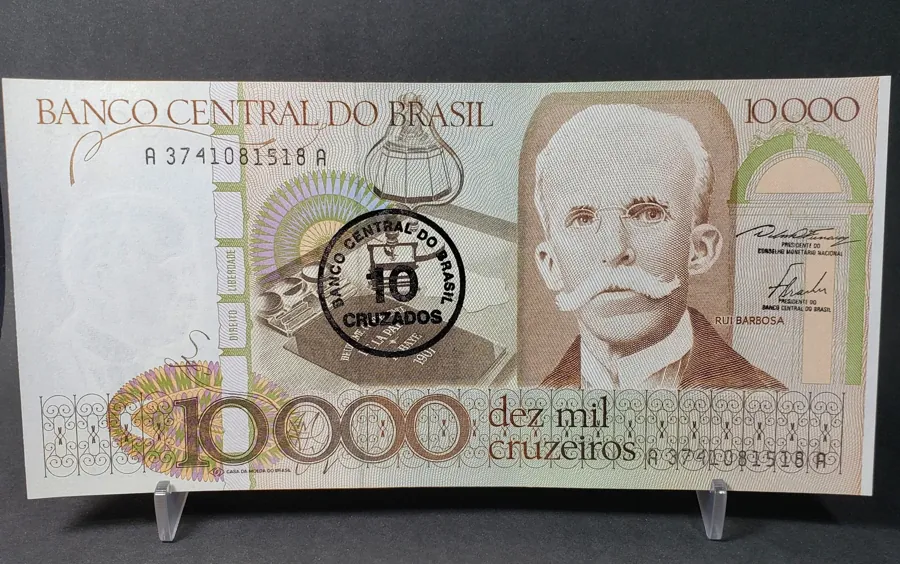 Nota de 10 mil cruzeiros carimbada como 10 cruzados, a troca de moeda de 1986. Foto: Balaozinho cray / Wikimedia Commons, CC BY-SA 4.0