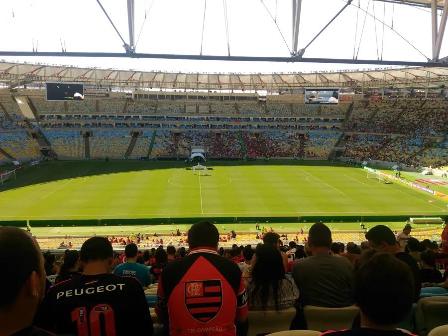 Torcida do Flamengo no Maracanã em dia de jogo. Foto: Drmarcelodavid, via Wikimedia Commons, CC BY-SA 4.0