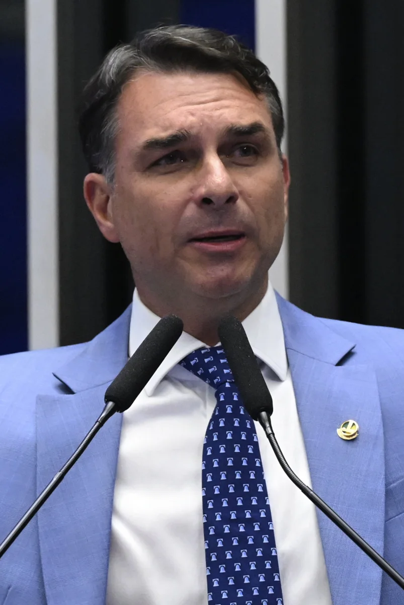 Flávio Bolsonaro discursa na tribuna do Senado, em 1º de setembro de 2026