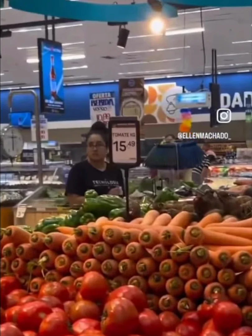 A placa no vídeo da Ellen: tomate a R$ 15,49 o quilo. Reprodução de @ellenmachado_