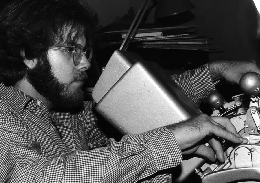 Edição de filme, 1987. Foto: Brad Mays, CC BY-SA 3.0