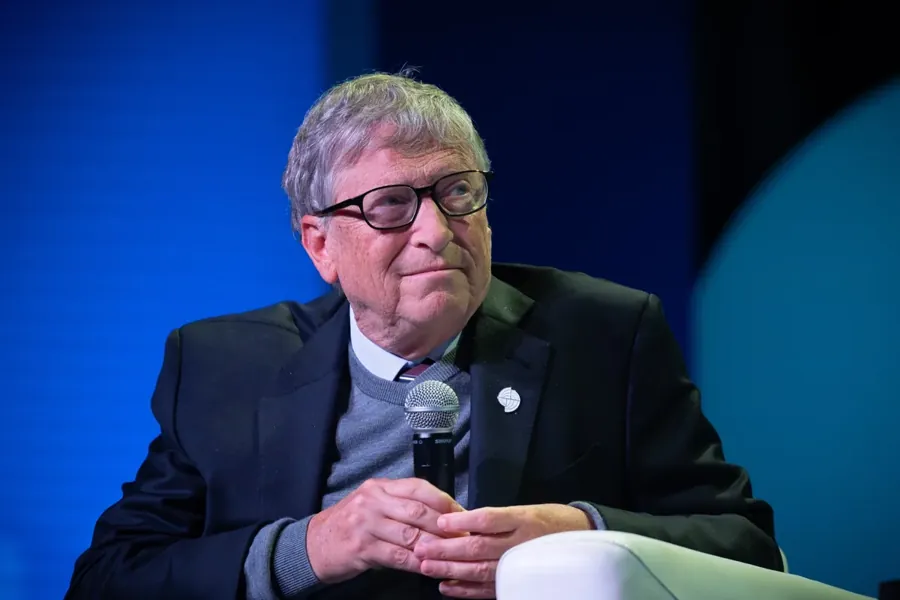 Bill Gates no palco de um fórum de energia em Pittsburgh, em 2022