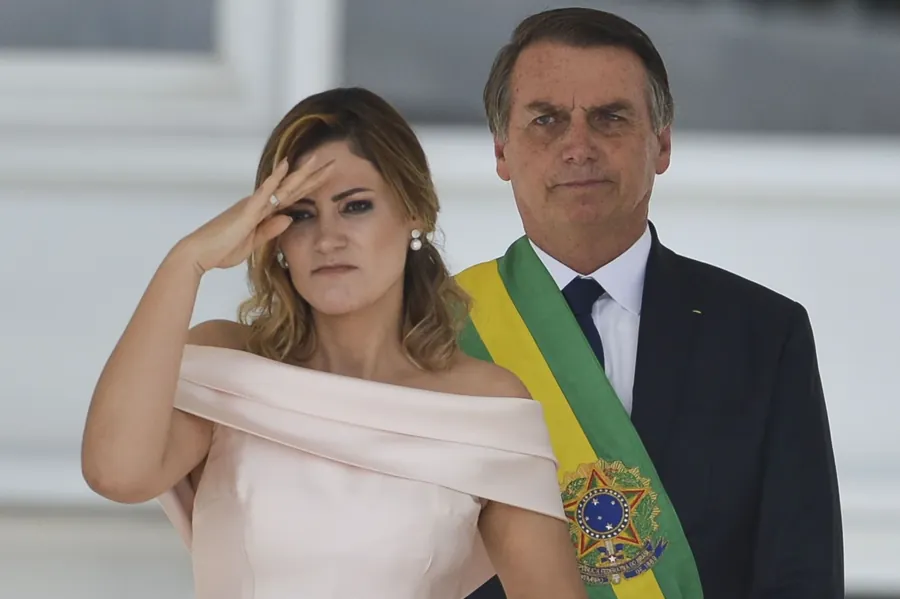 Michelle e Jair Bolsonaro na posse de 2019. Foto: Marcelo Camargo/Agência Brasil, via Wikimedia Commons, CC BY 4.0