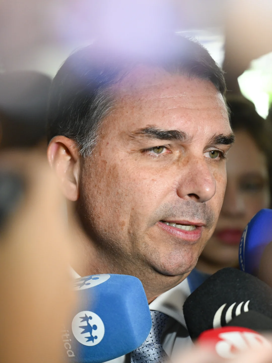 Flávio Bolsonaro em entrevista no Senado. Ton Molina / Agência Senado / Wikimedia Commons, CC BY-SA 4.0
