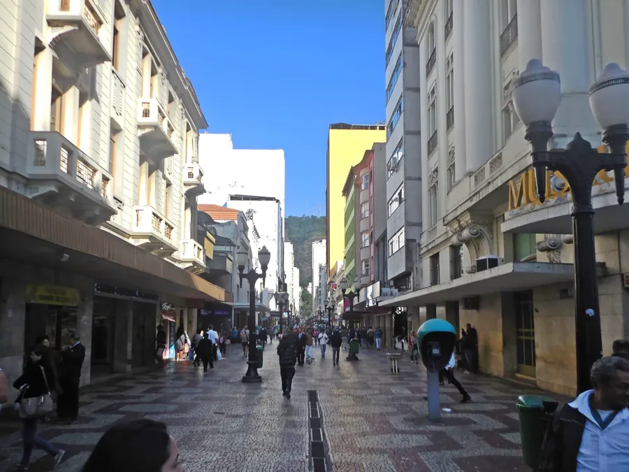 Rua Halfeld, no centro de Juiz de Fora (MG). HVL / Wikimedia Commons, CC BY 4.0