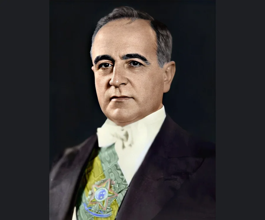 Getúlio Vargas, retrato oficial de 1930. Domínio público