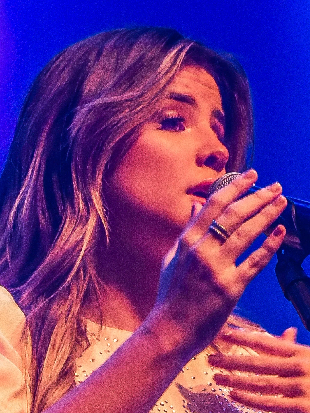 Giulia Be em show no Tom Brasil, São Paulo, em 2019. Teca Lamboglia / Wikimedia Commons, CC BY-SA 2.0