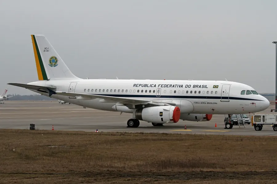 O Airbus A319 da Força Aérea Brasileira que serve à Presidência, em 2012. Foto: Björn Strey, via Wikimedia Commons, CC BY-SA 2.0