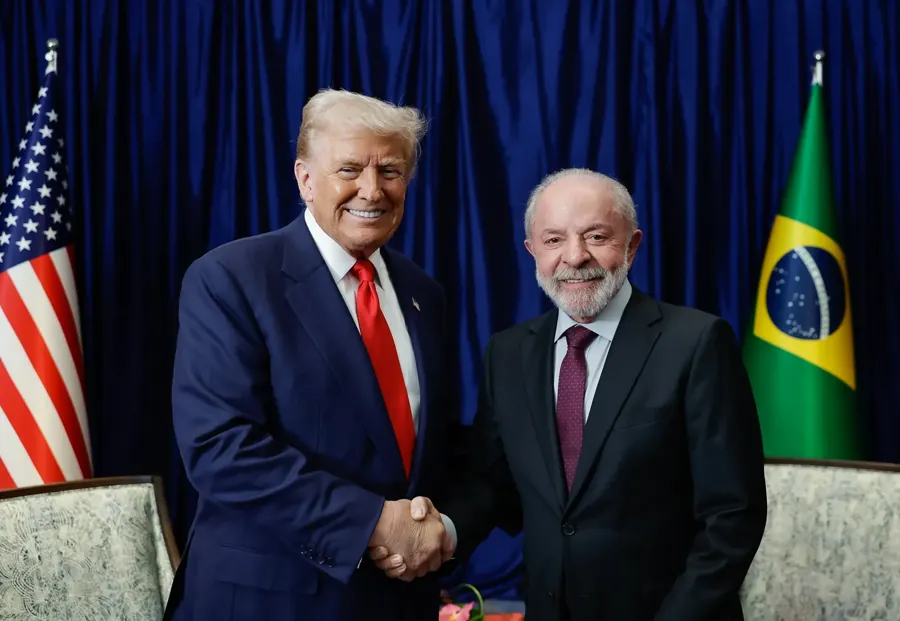 Lula e Donald Trump em Kuala Lumpur, na Malásia, em 26 de outubro de 2025. Foto: Ricardo Stuckert/PR, via Wikimedia Commons, CC BY-SA 4.0
