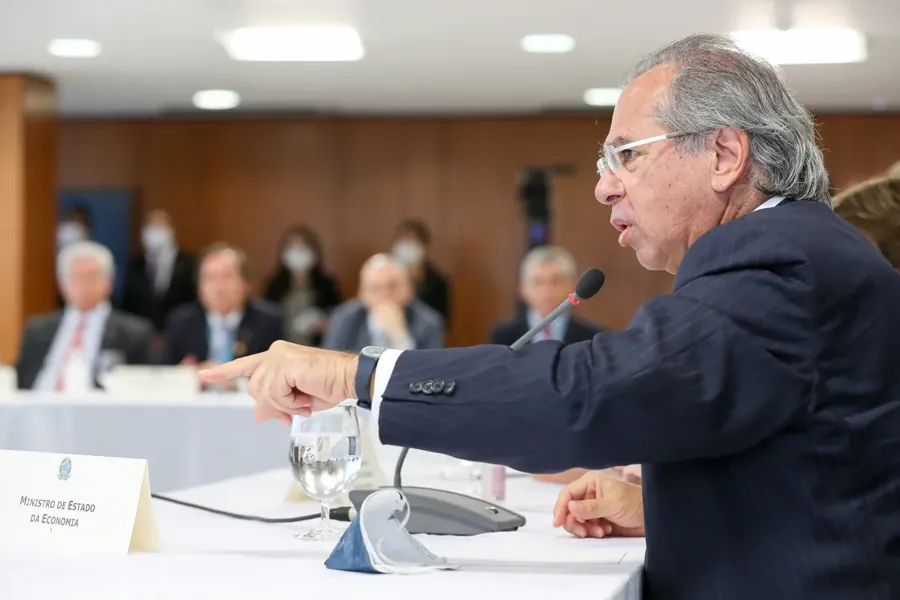 Paulo Guedes fala na reunião ministerial de 22 de abril de 2020, no Palácio do Planalto