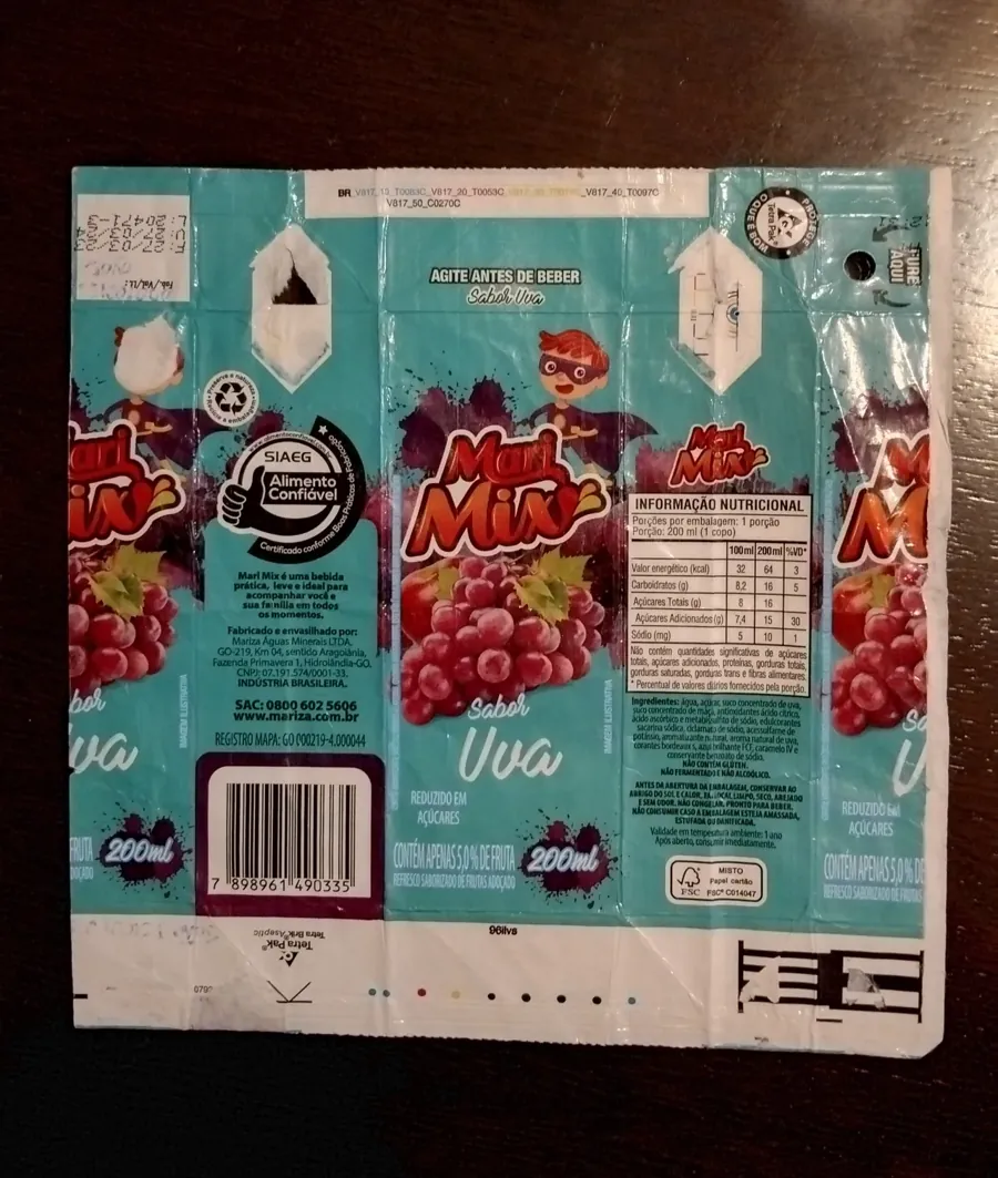 Embalagem de suco aberta e alisada, usada como papel na Papuda. Acervo pessoal de João Giffoni