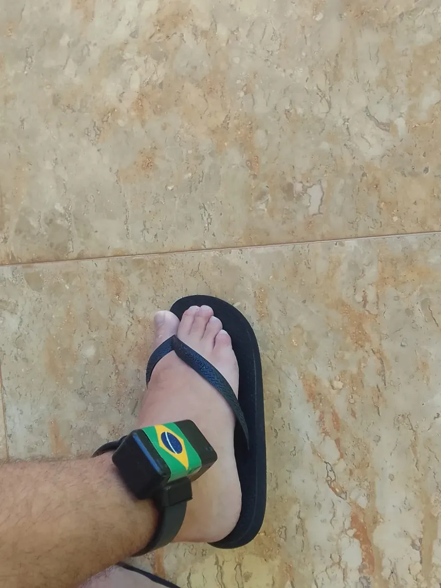 A tornozeleira eletrônica, agosto de 2023. Acervo pessoal de João Giffoni