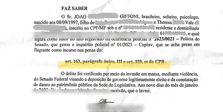 A nota de culpa entregue a João, com o crime marcado. Dados pessoais e nomes de policiais tampados. Acervo pessoal de João Giffoni