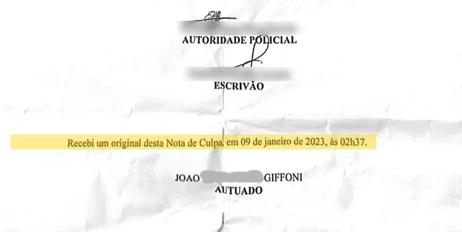 A linha que João assinou às 2h37 de 9 de janeiro de 2023. Nomes de policiais tampados. Acervo pessoal de João Giffoni