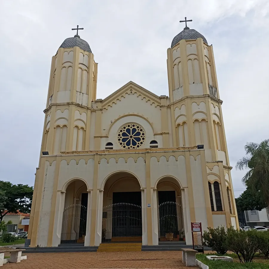 Igreja de São Benedito, em Jaboticabal, onde Karina Zeviani foi velada nesta sexta (2). Foto: Túllio F, via Wikimedia Commons, CC BY-SA 4.0. Imagem ilustrativa.