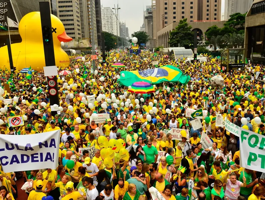 Ato na Avenida Paulista, 13/3/2016. Foto: Rovena Rosa/Agência Brasil, CC BY 3.0 BR