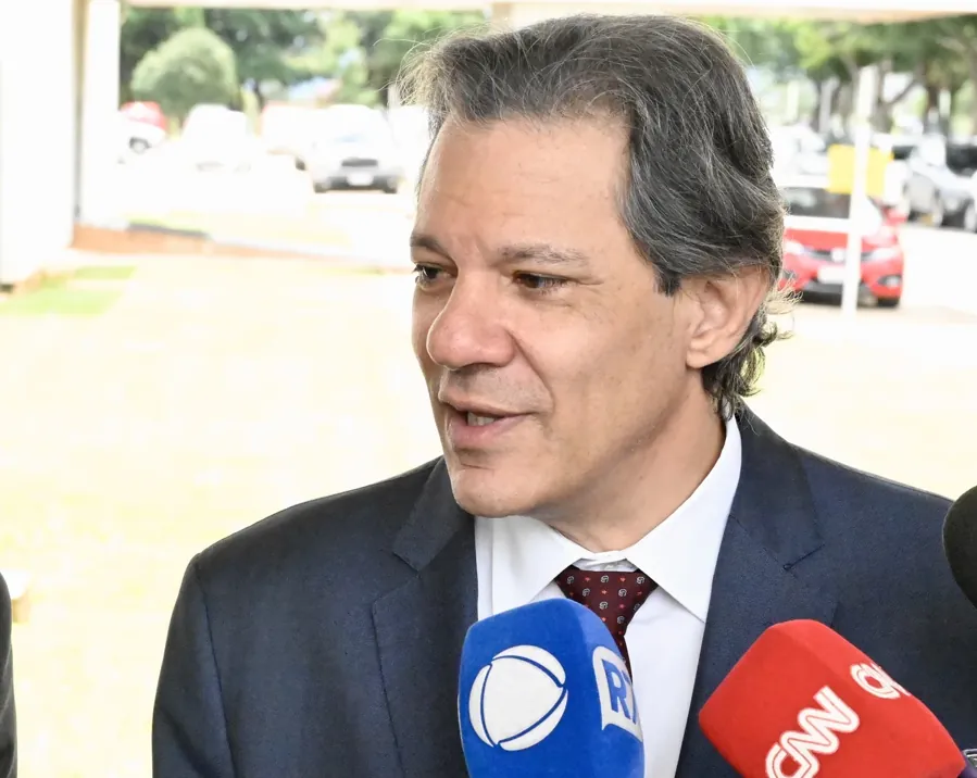 Fernando Haddad, então ministro da Fazenda, em entrevista em 2024. Foto: Agência Brasil, via Wikimedia Commons, CC BY 2.0