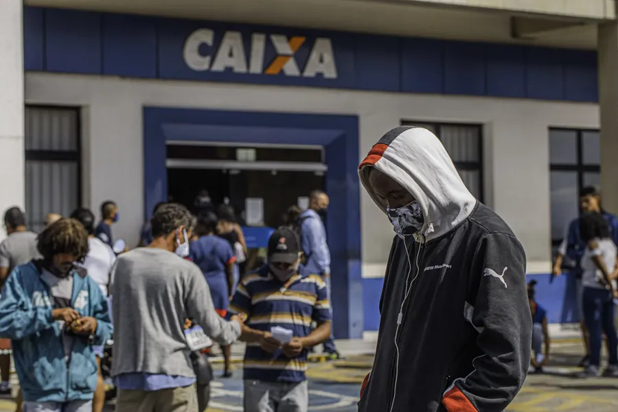 Fila numa agência da Caixa e lotérica em Itapevi (SP). Foto: Prefeitura de Itapevi / Wikimedia Commons, CC BY 2.0