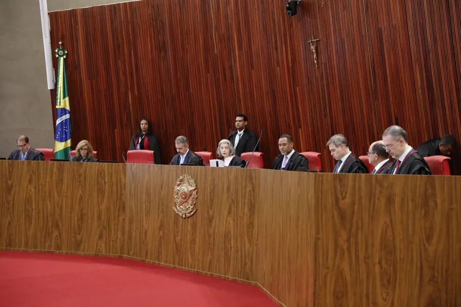 Plenário do TSE em sessão de abril de 2025. Alejandro Zambrana / Secom / TSE, domínio público