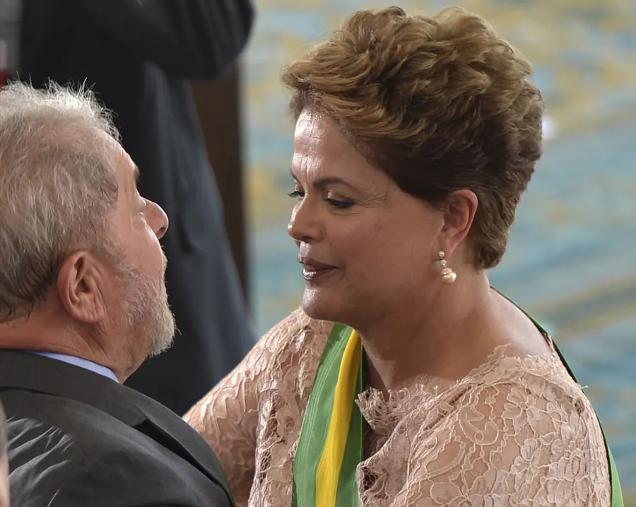 Dilma e Lula na posse de 2015. Foto: Wilson Dias/Agência Brasil, via Wikimedia Commons, CC BY 3.0 BR