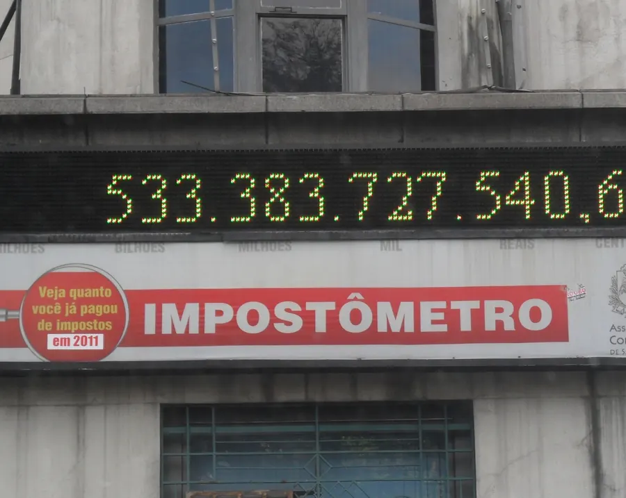 Impostômetro em São Paulo. Foto: banco de imagens da revista