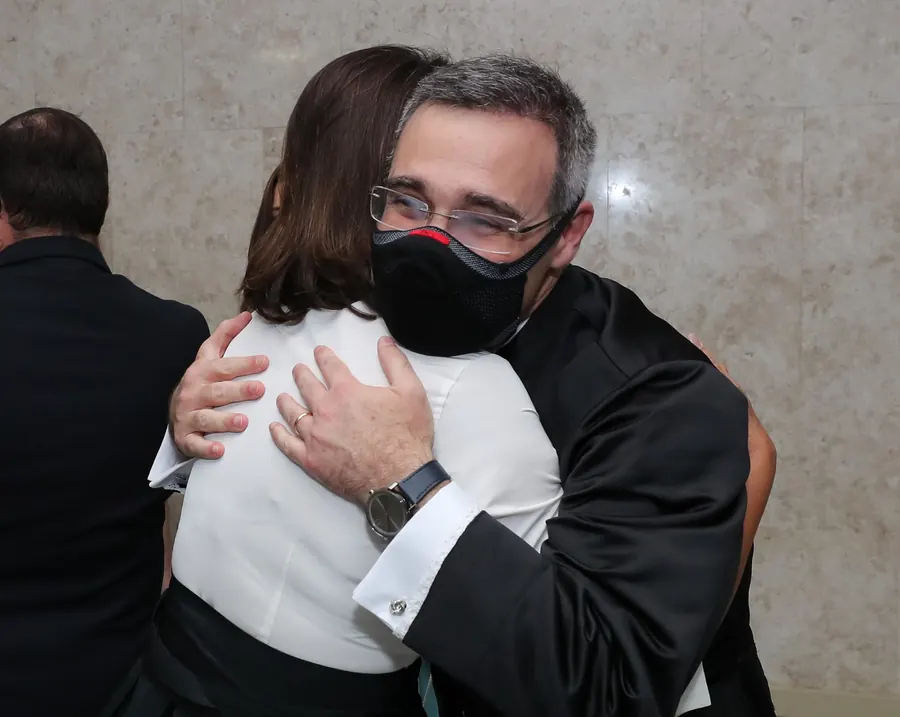 Mendonça e Michelle Bolsonaro na posse, 16 de dezembro de 2021. Foto: Palácio do Planalto, via Wikimedia Commons, CC BY 2.0