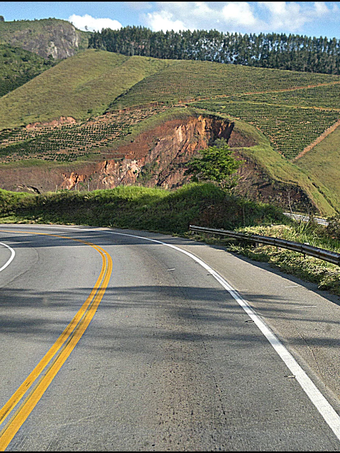 Trecho de serra da BR-262 no Espírito Santo, foto de arquivo. Rony Onofre / Wikimedia Commons, CC BY 3.0. Imagem ilustrativa.