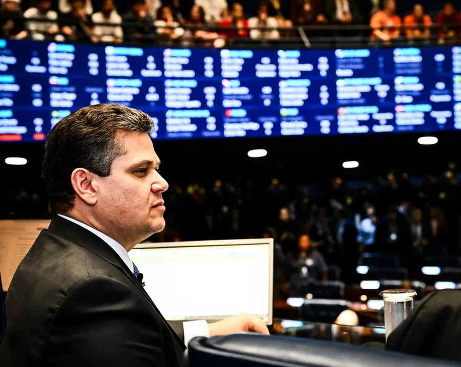 Alcolumbre preside a sessão de 14/10/2026. Foto: Pedro Gontijo/Senado Federal, CC BY-SA 4.0