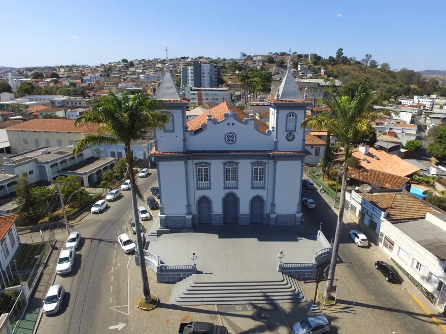 A Igreja Matriz de São Vicente Ferrer, em Formiga (MG), onde Fábio de Melo foi ordenado em 2001. Foto: Pedro Arles, CC BY-SA 4.0