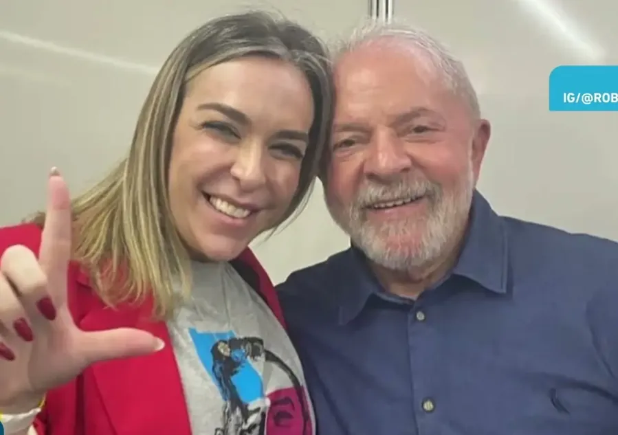 Foto de Roberta Luchsinger com Lula publicada por ela e mostrada pelo O Povo. Reprodução