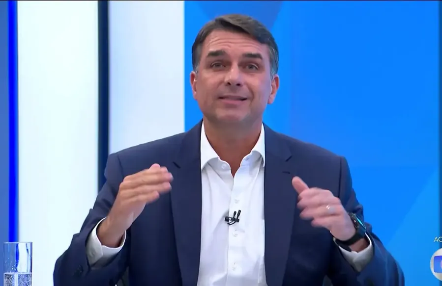 Flávio Bolsonaro nas considerações finais. Reprodução/TV Globo, 16/10/2026
