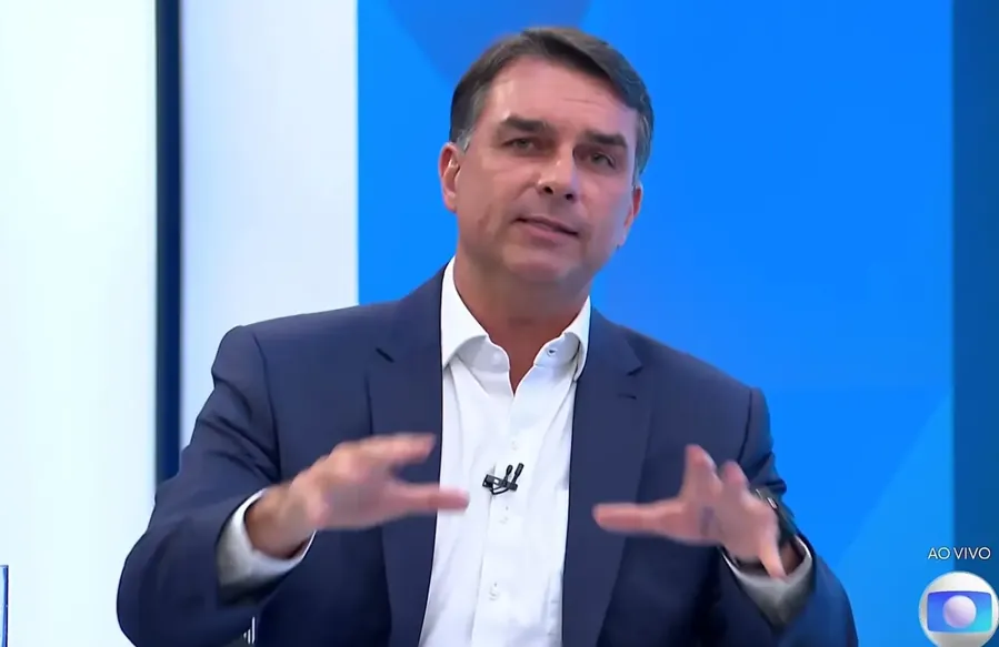 Flávio Bolsonaro lista de onde sai o dinheiro. Reprodução/TV Globo, 16/10/2026