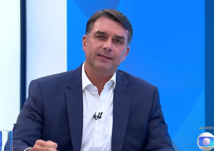 Flávio Bolsonaro fala das fake news sobre ele. Reprodução/TV Globo, 16/10/2026