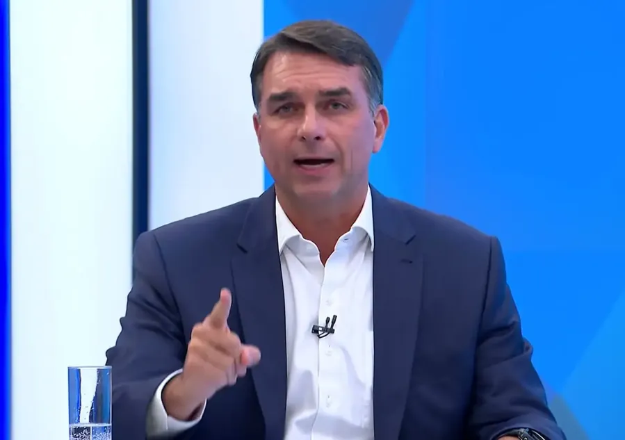 Flávio Bolsonaro fala do fim da reeleição. Reprodução/TV Globo, 16/10/2026