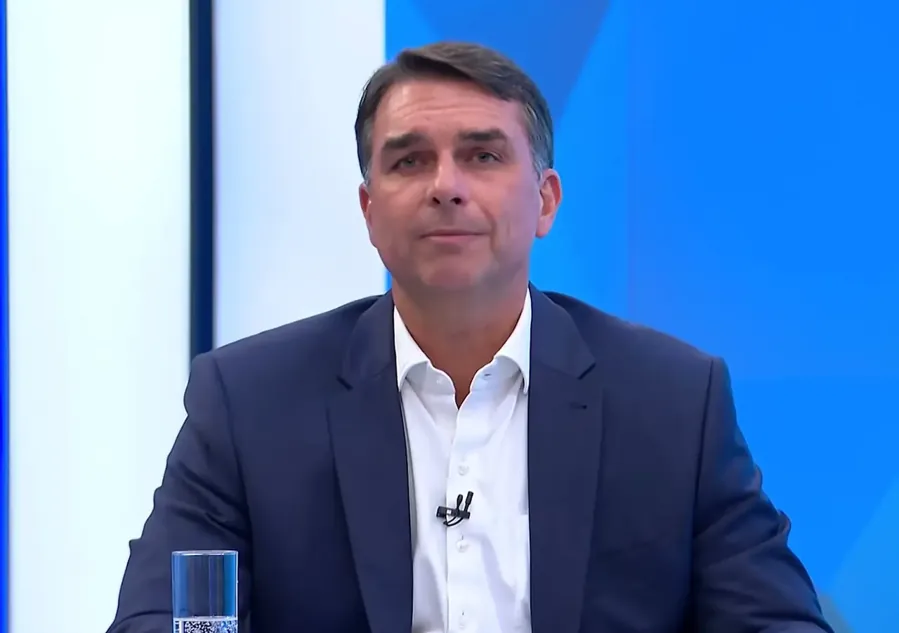 Flávio Bolsonaro e o recado aos servidores. Reprodução/TV Globo, 16/10/2026