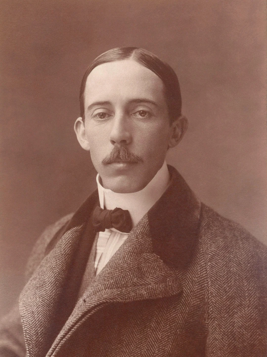 Alberto Santos Dumont. Nadar, via Wikimedia Commons, domínio público