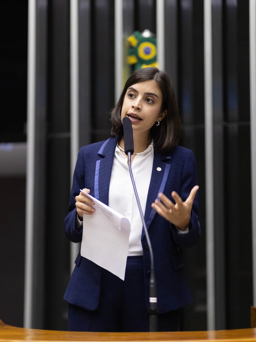 Tabata Amaral discursa na tribuna da Câmara, em abril de 2024