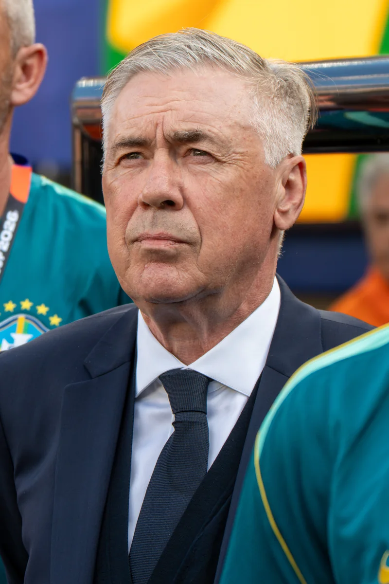 Carlo Ancelotti no banco da seleção na Copa do Mundo de 2026