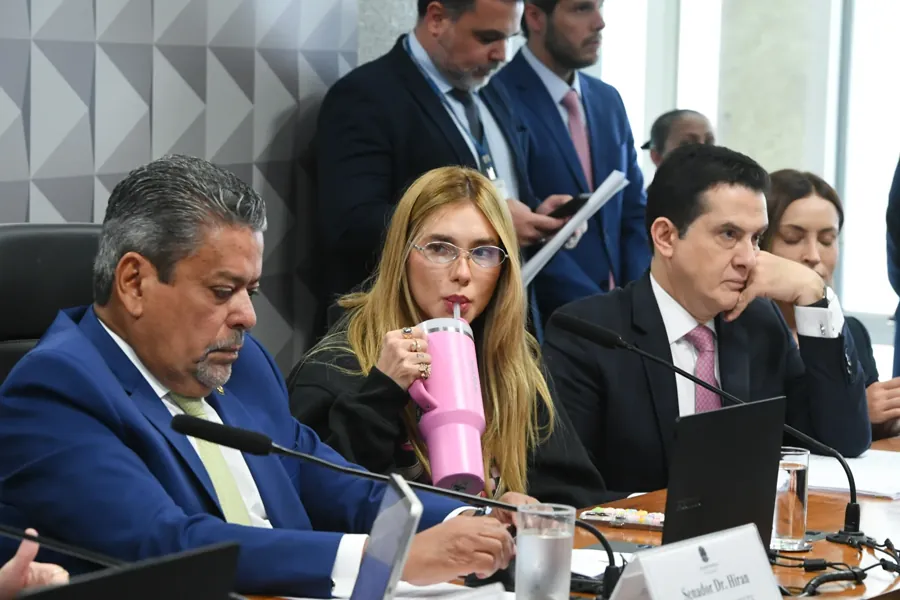 Virginia Fonseca depõe na CPI das Bets, no Senado, em 13 de maio de 2025. Foto: Senado Federal, via Wikimedia Commons, CC BY 2.0.